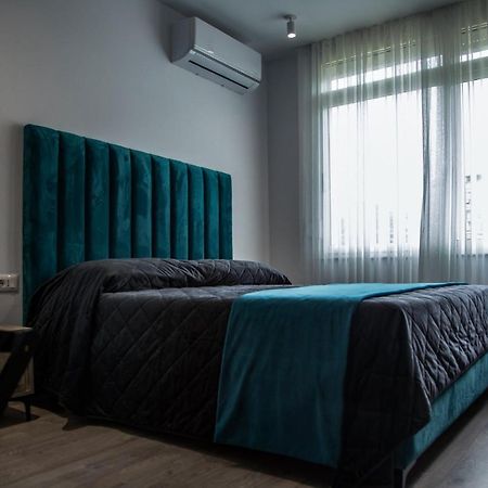 Lucas Central Premium Studios Tiranë Luaran gambar