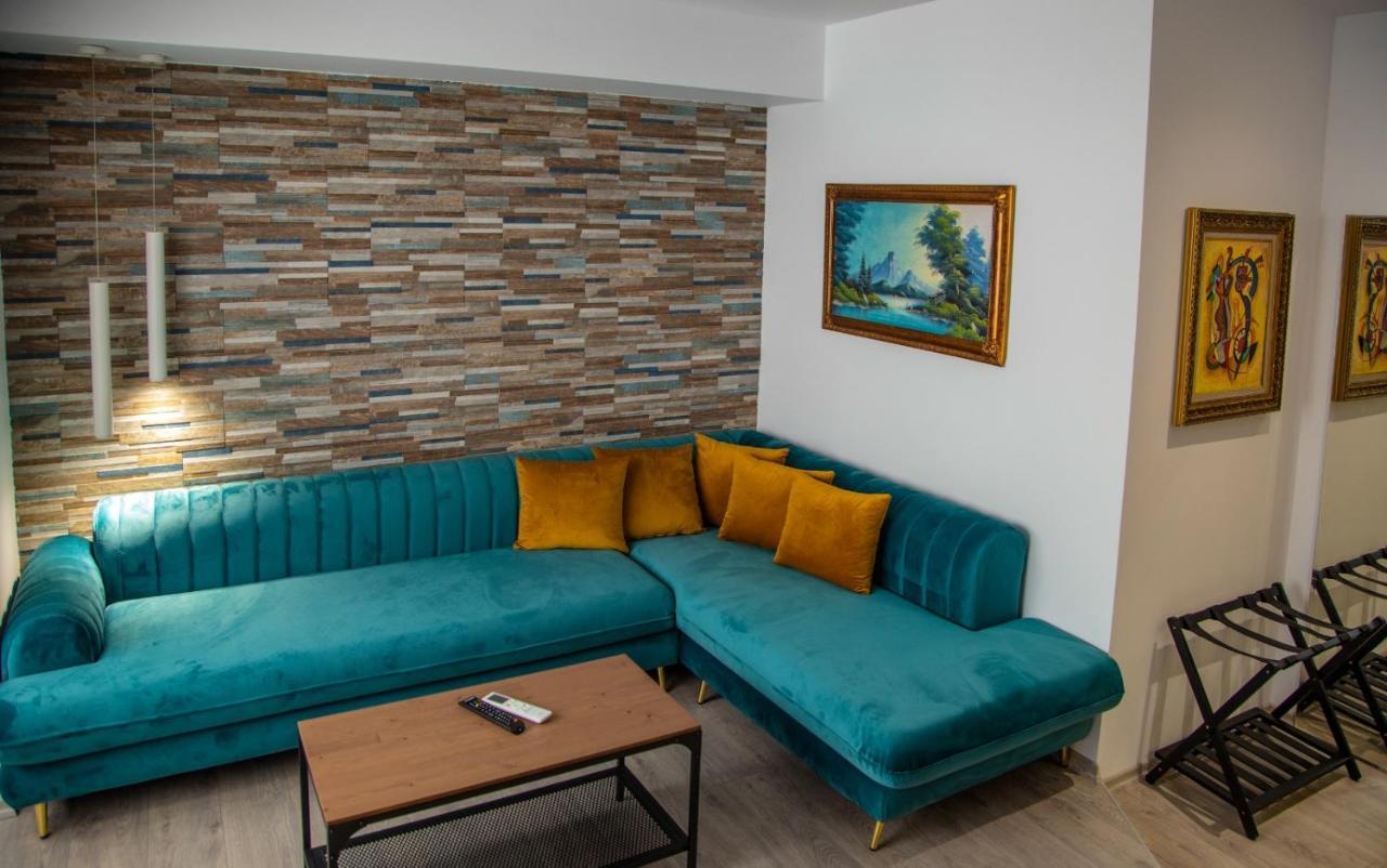 Lucas Central Premium Studios Tiranë Luaran gambar