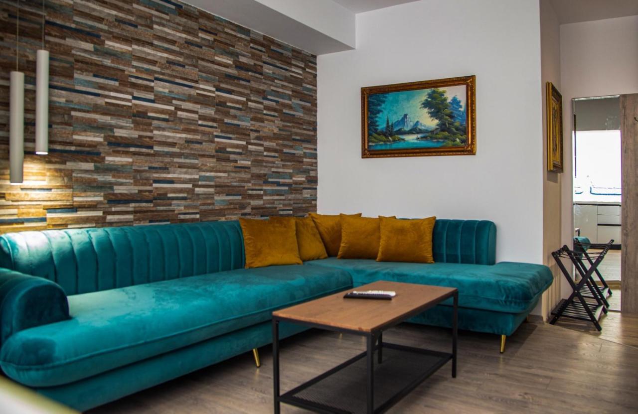 Lucas Central Premium Studios Tiranë Luaran gambar
